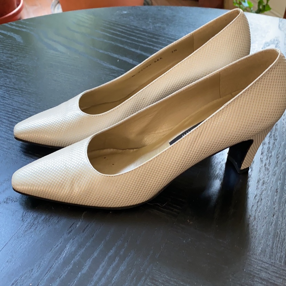 🥾2 for $30 🥾Stuart Weitzman heels